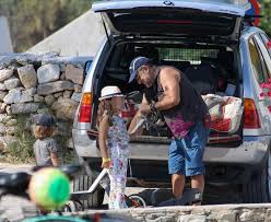Πώς θα θωρακίσουμε τα παιδιά. Krateros Katsoylhs Celebrities Eidhseis Yupiii Gr