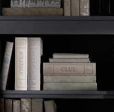 I classici giochi da tavolo, riorganizzati per stare bene in libreria. Pin On Basement Decor