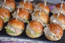 Mini Burger Froid Au Thon Le Sucre Sale D Oum Souhaib Recette Recettes De Cuisine Recette Apero Dinatoire Recette Apero Dinatoire Facile