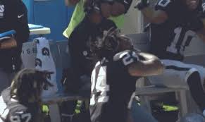 Marshawn lynch's home debut for the oakland raiders couldn't have gone any better. Watch Marshawn Lynch Dance His Butt Off In His 1st Home Game In Oakland Sbnation Com