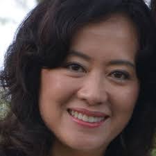 Holly Halloran's Instagram, Twitter & Facebook