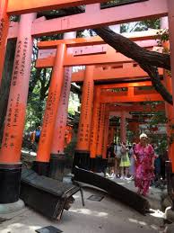 意外と過酷な伏見稲荷大社 | NEVER GIVE UP in イギリス