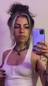 Nadine Harvey's Instagram, Twitter & Facebook