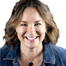 Donna Racine's Instagram, Twitter & Facebook