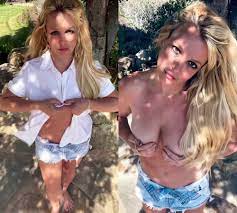 Britney Spears Poses Topless (9 Pics + GIFs & Video) [Updated] |  #TheFappening