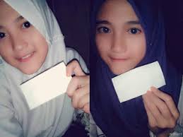 Check spelling or type a new query. Mentahan Orang Pegang Kertas Kosong