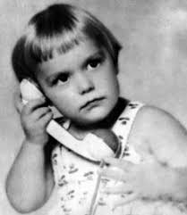 No other woman can sing this the way she does. The power, the emotion that  she brings to this song makes me cry every time. <3 She is one of my  favorite