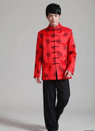 Terdapat 3 macam pakaian adat tradisional diantaranya siak riau, indragiri riau, dan bengkalis riau. Pakaian Kebudayaan Di Malaysia