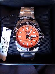 While the water resistance depth of the skx 007 is more impressive than that of the snzf17, the 100m given by the sea urchin is more than sufficient for. Fs Rare Seiko 5 Sea Urchin Mini Sumo Snzf19 Snzf19k1 Orange Diver Watch Mywatchmart