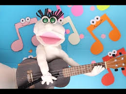 Memo Gitar Calip Sarki Soyluyor Kopek Ucmak Istemis Sarkisi