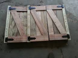 Puertas De Pallets Para Bajomesada O Alacena Puertas De Madera Puertas De Closet Puertas Rusticas