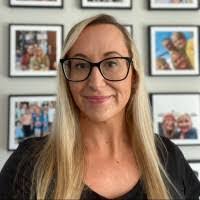 Leanne Dunk's Instagram, Twitter & Facebook