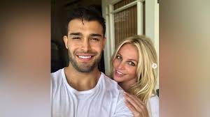 Cerchi altre basi di autore, guarda la pagina a lui dedicata clicca per vedere tutte le canzoni di britney spears (non preoccuparti si apre in un altra pagina, questa non scomparirà). Berat Badan Britney Spears Turun Selama Social Distancing Tak Kuasa Menahan Rindu Teras Id