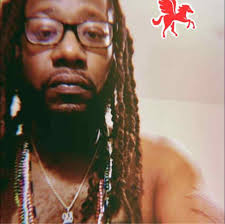 Ice Spice backstage Met Life Stadium.