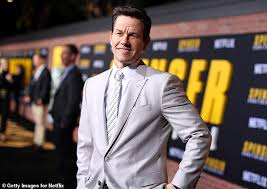 The actor joined the throng of recent famous visitors to oz to lock in the deal (if you follow sydney chef dan hong on instagram, you would have seen wahlberg visit his gym). Mark Wahlberg Is Set To Open Fast Food Chain Wahlburgers In Australia Duk News