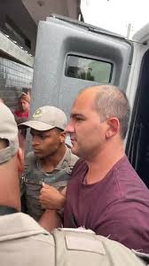 Suspeito depõe sobre o caso do desaparecimento da Família Aguiar em Cachoeirinha RS. Na tarde desta sexta-feira (20), o policial militar Cristiano Domingues, suspeito do desaparecimento da família Aguiar, foi levado à
