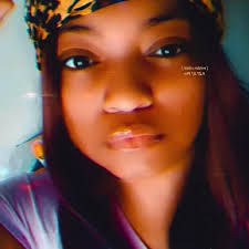 So apparently Ayesha Curry and her crew of “sisterhood of the traveling  groupies” just popped out in Milan, Italy chillin' with Drake. Whole squad  cheesin' and vibin' — but guess who wasn't