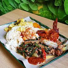 Lokasinya cukup luas dan rumah. 5 Alasan Kenapa Nasi Padang Adalah Makanan Favorit Semua Orang