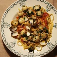 Spaghettis Aux Coques Sauce A La Tomate A L Ail Et Au Persil Recette Ptitchef Recette Spaghetti Aux Coques Recettes De Cuisine Cuisson Des Aliments