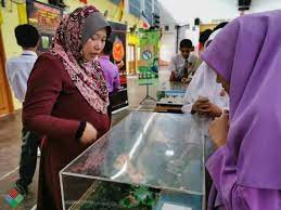 Pengukuran suhu badan suhu biasa berbeza mengikut orang, umur, masa, dan di mana pada suhu badan diambil. Pameran Kesedaran Alam Sekitar Sempena Minggu Sains Dan Matematik Sekolah Menengah Kebangsaan Kota Kota Bharu Kelantan Enviro Museum