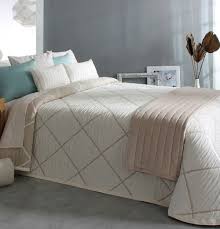 Tendances quelles que soient les époques, ces jetés de. Couvre Lit Jacquard Damir Lin Reig Marti Blancollection