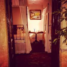 Η χιουμοριστική φωτογραφία με τα μαλλιά του κικίλια στην καραντίνα. Jenny Balatsinou Jennybalatsinou Fwtografies Kai Binteo Sto Instagram Instagram Posts Home Decor Instagram