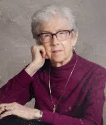 Gwen Lott's Instagram, Twitter & Facebook