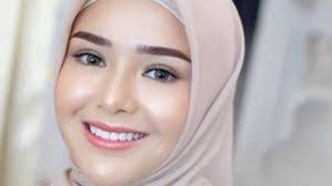 Saat menghadiri sebuah talkshow, ibunda amanda manopo tak setuju apabila anaknya menikah dengan billy syahputra tahun ini. Ibunda Alami Penggumpalan Darah Amanda Manopo Berlinang Air Mata