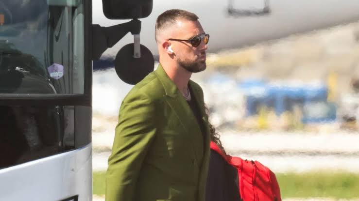 Travis Kelce Spotted in Green Suit While Touching Down in Miami for Next  Chiefs Game | Just Jared - Celebrity News, Entertainment News & Photos