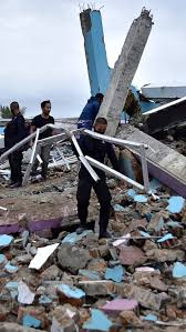 Beberapa infrastruktur dan bangunan rusak. Update Gempa Majene 49 Orang Tewas Pemerintah Tetapkan Status Tanggap Darurat Kumparan Com