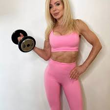 Superfit bodybuilding gran Lesley Maxwell, 63, says everyone should lift  weights - Daily Star