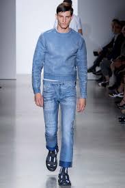 Compra las tendencias más modernas y sofisticadas para hombres y mujeres, incluyendo ropa, calzado y accesorios. Fall Jeans Trend Tromp L Oeil Jeans By Calvin Klein Collection Vogue