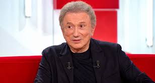 Michel Drucker cède temporairement sa place sur France 3 — Ouest-France