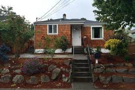 Alki Beach Cape Cod West Seattle Houses For Rent In Seattle Renting A House Vacation Home House Styles