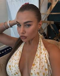 Liza Wolf's Instagram, Twitter & Facebook