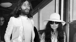 Lennon was tragically murdered only three weeks after releasing his album double fantasy in 1980. Yoko Ono Sie Hat Noch Kontakt Zu John Lennon Promiflash De