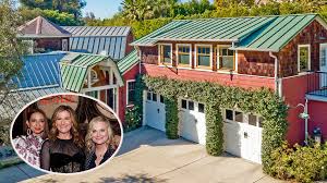 A group of friends head to the land of oaky chardonnays and big, bold cabernet sauvignons for one member of the squad's 50th birthday party. California House Featured In Netflix S Wine Country Seeks 6 4 Million