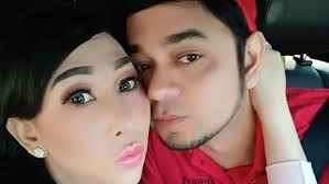 Istri rio reifan, henny mona. Rio Reifan Dan Henny Mona Rayakan Ultah Pernikahan Di Penjara