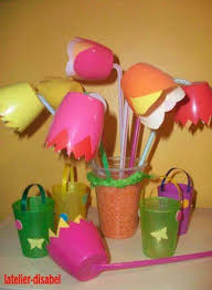 Fleurs Bouquet De Fleurs Realise Avec Des Pots De Petit Suisse Bricolage Avec De La Recup Bricolage Pot De Yaourt Bricolage Avec Des Boutons