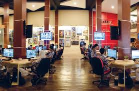 Saat mabuk itu, armen (melvin) dan yugo (marcell darwin) berlomba kencing, hingga tanpa sadar air kencing mereka memasuki wilayah gedung lawang sewu yang dianggap angker. Unstring Your Heart Nominated For The 2020 Kansas International Film Festival Observer