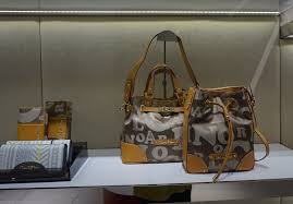 Jp concepts brilliantly bring out the young, fun, bold and colourful ambience here. Koleksi Terbaru Carlo Rino Sempena Ulangtahun Ke 30 Catatan Sue Izza