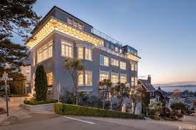 San francisco may be famous for steiner street and its row of victorian homes called the painted ladies, but the city is also home to some of the most stunning modern homes. The Most Expensive Homes Sold In San Francisco In 2019
