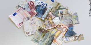 Ab €15.000 sind die banken verpflichtet, geldtransaktionen an die finanzbehörden zu melden, bei verdacht auf geldwäsche bereits bei kleineren summen. Wie Sie Beschadigte Und Kaputte Geldscheine Austauschen Konnen