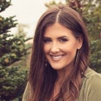 Ronda Larson's Instagram, Twitter & Facebook