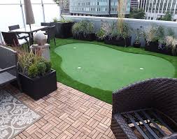 Before you purchase your putting green, make sure these rolls work perfectly in both residential and commercial settings. Backyard Putting Greens Putting Green Turfs Bella Turf