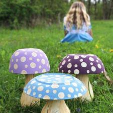 Alice is a virginal librarian, cheerful and outgoing, who acts and dresses younger than her age. Decoart Blog Trends Alice In Wonderland Party Decor