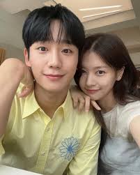 7 Potret Manis Jung So Min dan Jung Hae In di BTS Drakor Love Next Door