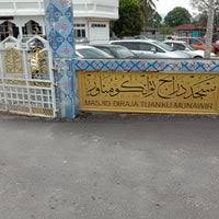 Majlis solat jumaat bersama tuanku muhriz ibni almarhum tuanku munawir di masjid tuanku muhriz, bandar seri jempol. Masjid Diraja Tuanku Munawir Mosque