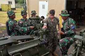 Kopassuskomando #tniad #tentaraindonesia lagu komando latihan pertempuran, tentara di video ini merupakan lagu komando latihan pertempuran versi dj remix tik tok #lagutni. Latihan Korps Marinir Tni Al Dengan Prajurit Artileri Usmc Militer Or Id