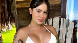 Cintia Cossio, sin pelos en la lengua, respondió a críticas por su  contenido subido de tono: “No le hago daño a nadie” - Semana